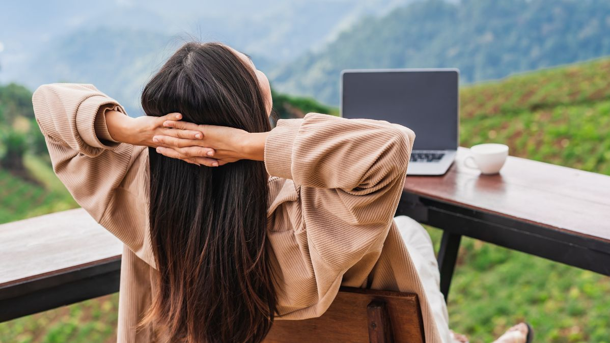 2025 यात्रा ट्रेंड, सस्टेनेबल ट्रैवल, इको-फ्रेंडली पर्यटन, डिजिटल नॉमेड डेस्टिनेशन