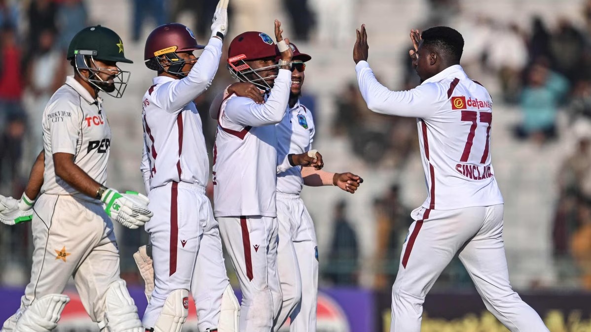 ऑस्ट्रेलिया टेस्ट टीम,  वेस्टइंडीज टेस्ट सीरीज़,  मार्नस लाबुशेन बाहर,  स्टीव स्मिथ बाहर,  कोंस्टस टेस्ट डेब्यू,  इंग्लिस टेस्ट डेब्यू,  ऑस्ट्रेलिया क्रिकेट बदलाव,  युवा खिलाड़ी टेस्ट क्रिकेट,  पैट कमिंस कप्तानी,  ऑस्ट्रेलिया बनाम वेस्टइंडीज 2025