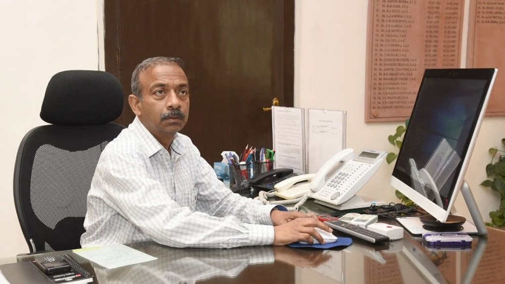 अमित खरे,  आईएएस,  उपराष्ट्रपति,  जगदीप धनखड़,  चारा घोटाला,  पीएम मोदी,  सलाहकार,  राष्ट्रीय शिक्षा नीति,  शिक्षा सचिव,  बिहार