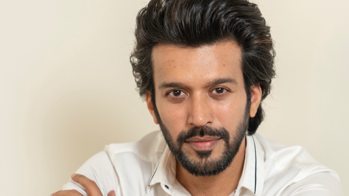 मिर्जापुर,  फिल्म,  वाराणसी,  शूटिंग,  अंकित शर्मा,  शरद शुक्ला,  वेब सीरीज,  कालीन भैया,  गुड्डू पंडित,  बबलू पंडित