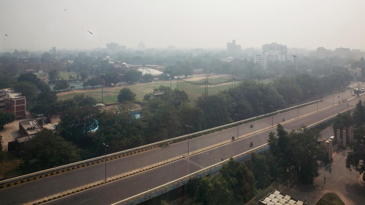 दिल्ली मौसम अपडेट हिंदी,  दिल्ली में बारिश की संभावना,  दिल्ली रात का तापमान गिरा,  IMD मौसम पूर्वानुमान दिल्ली,  दिल्ली एनसीआर बारिश अलर्ट,  weather news hindi delhi,  दिल्ली गर्मी से राहत खबर,  दिल्ली हल्की बारिश अपडेट